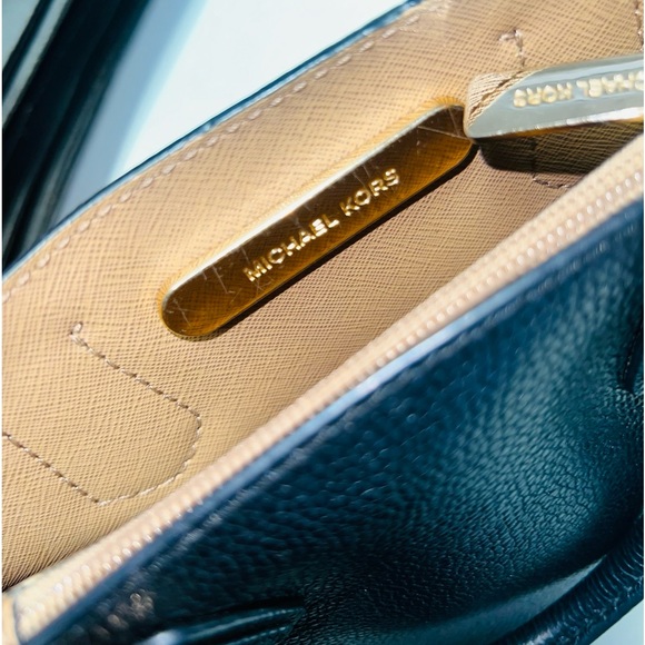 AUTHENTIC MICHAEL KORS LEATHER - Picture 3 of 10